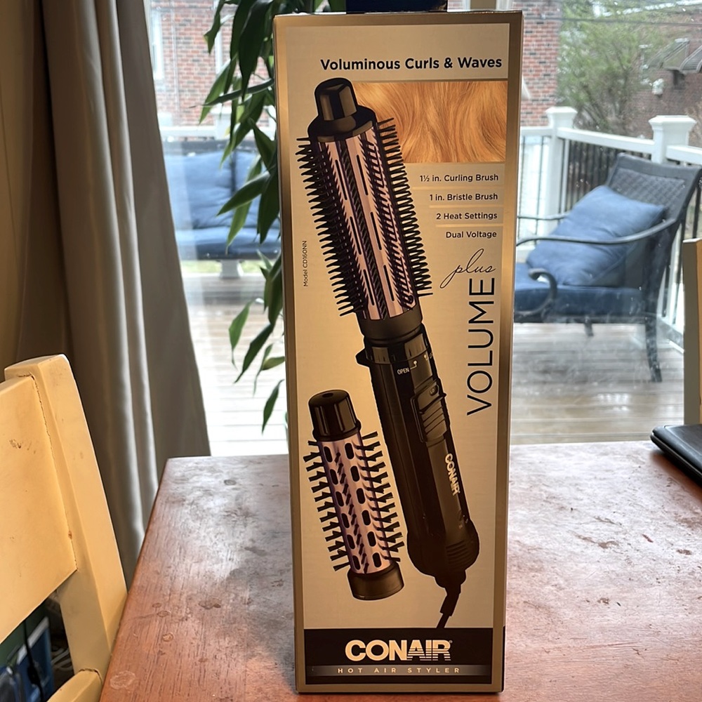 Conair Volume Series Hot Air 1.5" Curling
Brush & 1" Bristle Brush